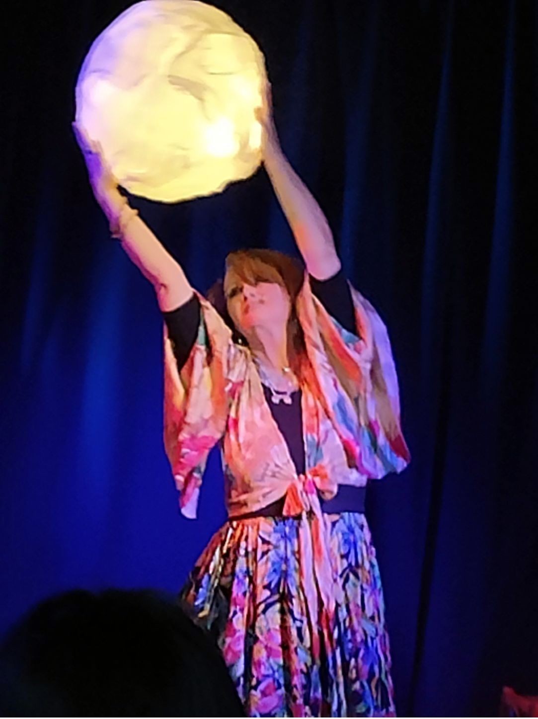 Cristina avec la lune